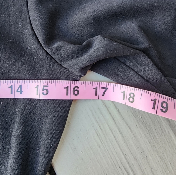 S cropped Turtleneck w back zipper - Picture 7 of 10
